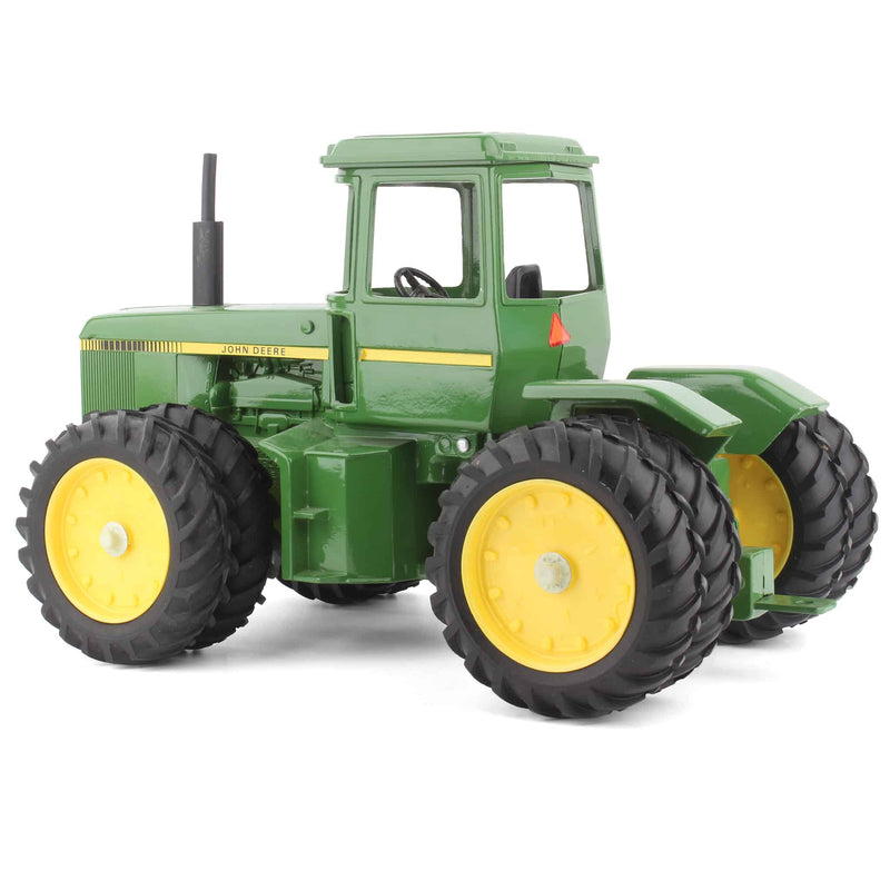 1/16 John Deere 8640 4-Wheel Drive Tractor with Duals and 50 Series Cab, by ERTL - LOOSE