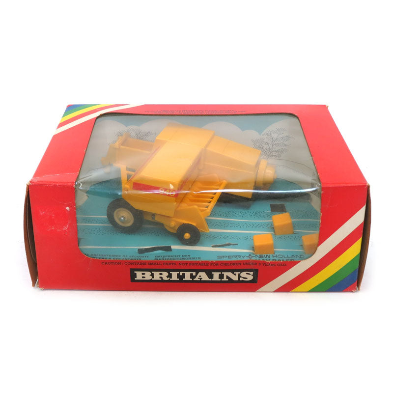 1/32 New Holland 940 Baler with 5 Bales by Britains