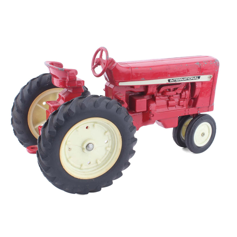 (B&D) 1/16 International Harvester Tractor, No Model Number by ERTL - Damaged Item, LOOSE