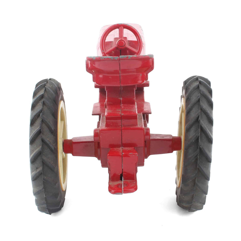 (B&D) 1/16 International Harvester Tractor, No Model Number by ERTL - Damaged Item, LOOSE