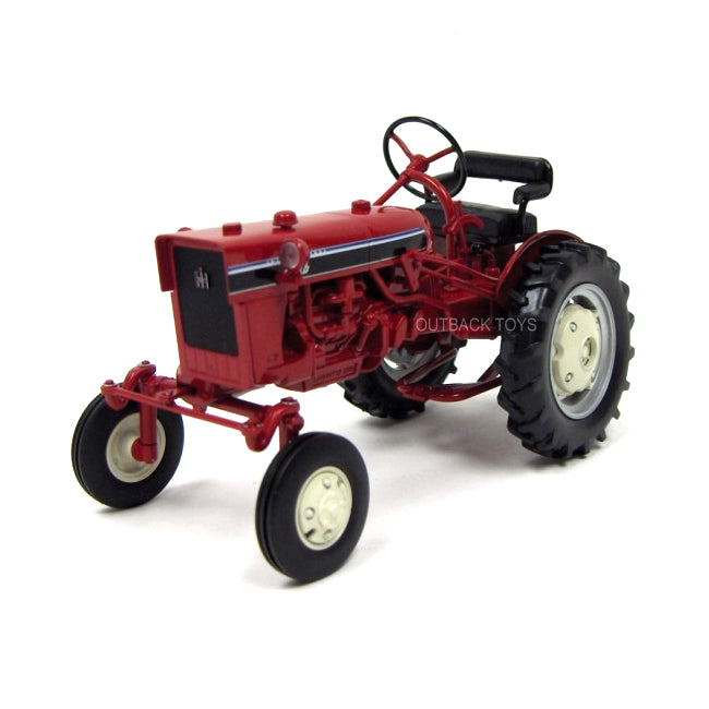 1/16 IH Farmall Cub Tractor with Fast Hitch 1 Bottom Plow, 2010 Lafayette Farm Toy Show