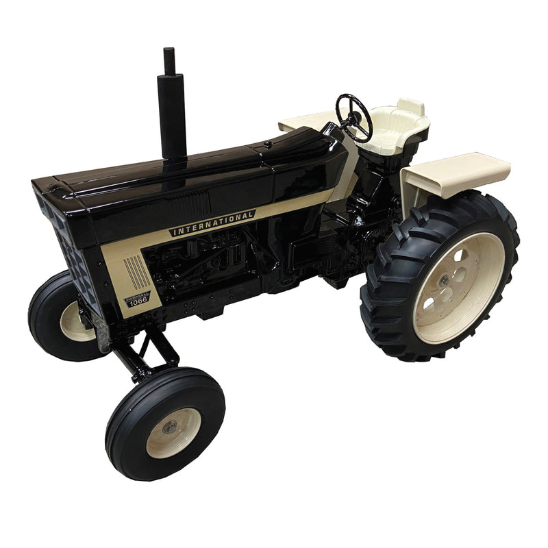 (B&D) 1/8 International Harvester 1066 Tractor with Wide Front & Rear Fenders, Black Version, Made in the USA - Damaged Item