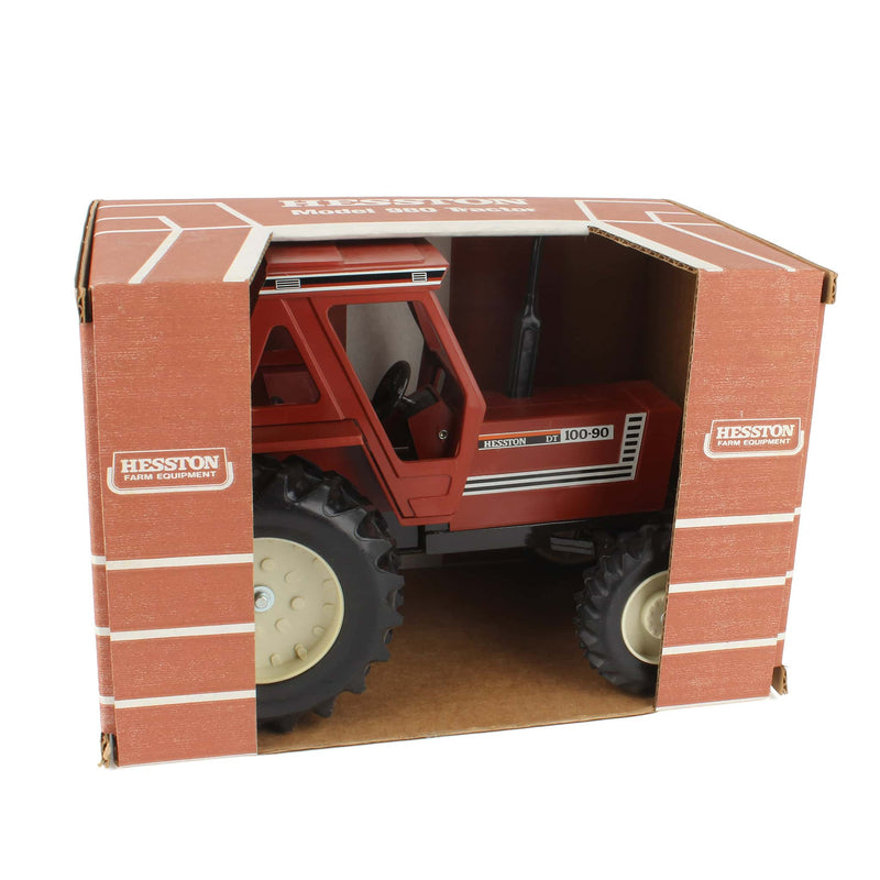 (B&D) 1/16 Hesston 100-90 DT Tractor - Incorrect Box