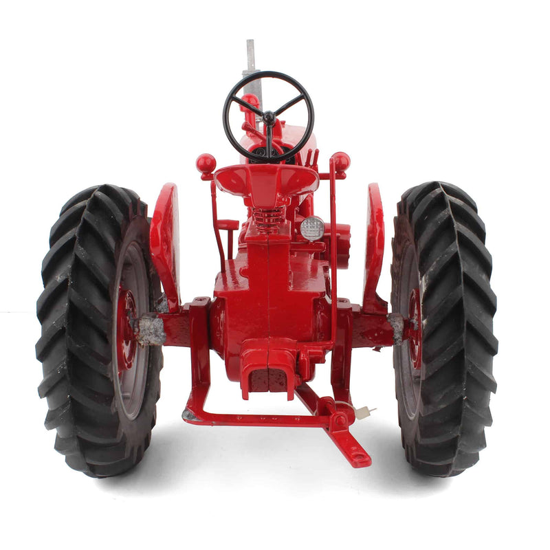 1/8 International Harvester Farmall 400 Narrow Collector Edition, Made in the USA by Scale Models - Damaged Item, LOOSE